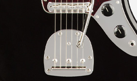 VINTAGE-STYLE TREMOLO WITH FLOATING BRIDGE